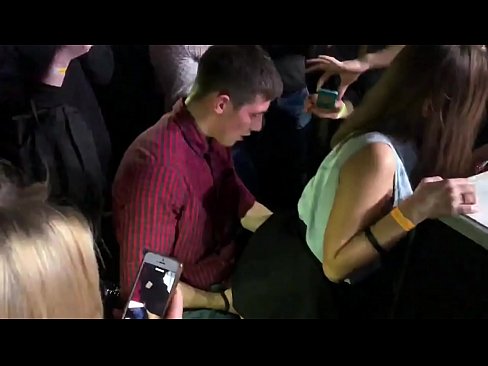 ❤️ Tinuod nga sekso sa usa ka nightclub sa Russia. Ang 18-anyos nga Ruso nga babaye sa anus ug puwerta nakighilawas sa usa ka nightclub Porn video sa amon ﹏